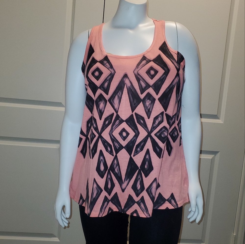 Enti patterned tank shirt-size large